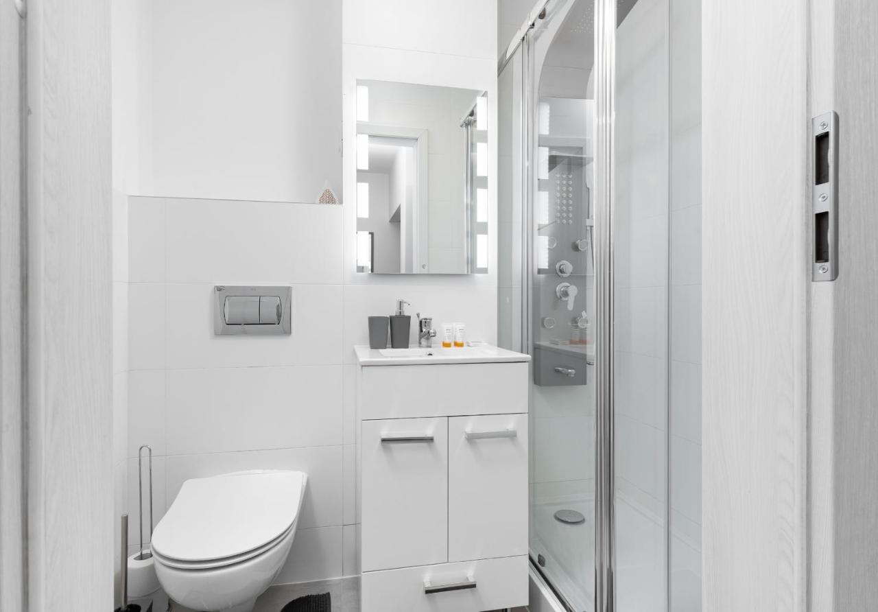 ורשה Studio City Center Zlota Street By Renters מראה חיצוני תמונה