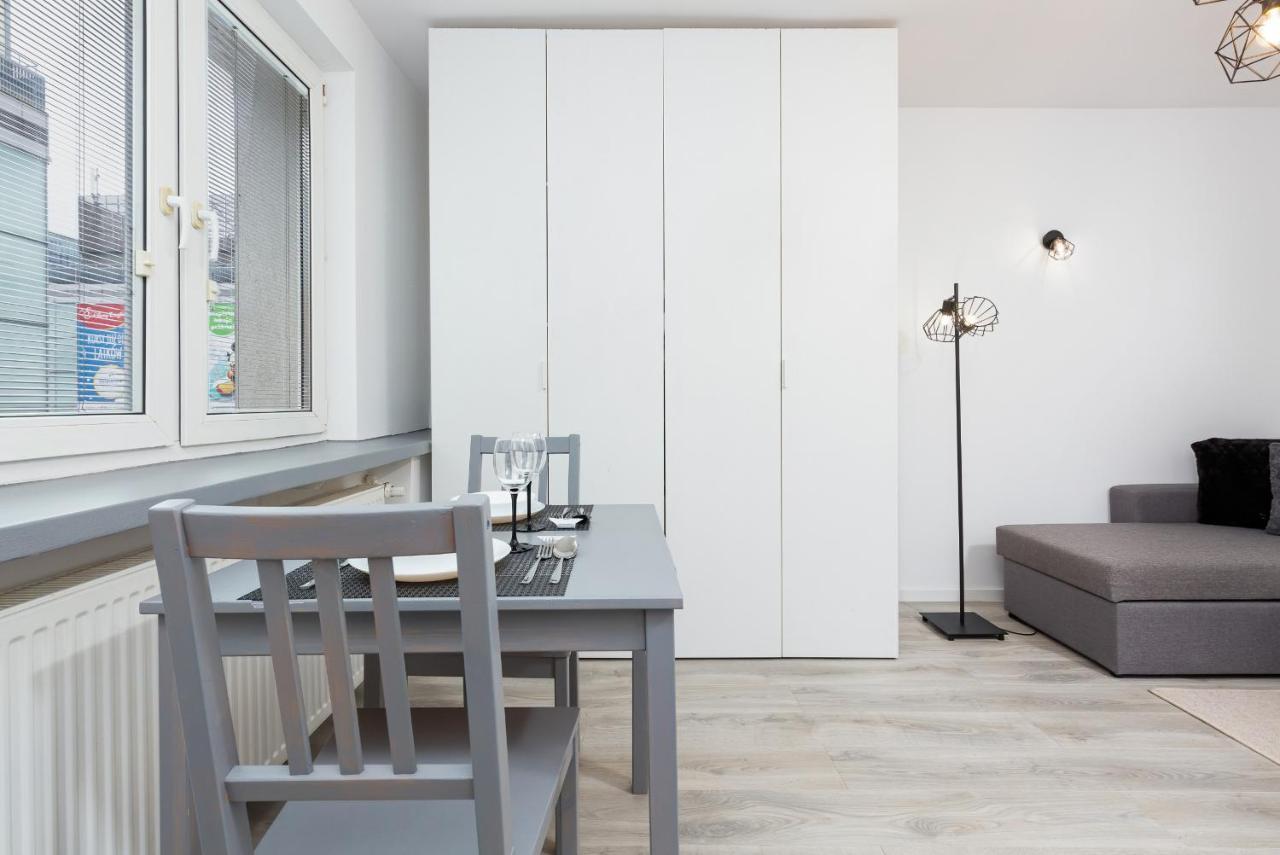 ורשה Studio City Center Zlota Street By Renters מראה חיצוני תמונה